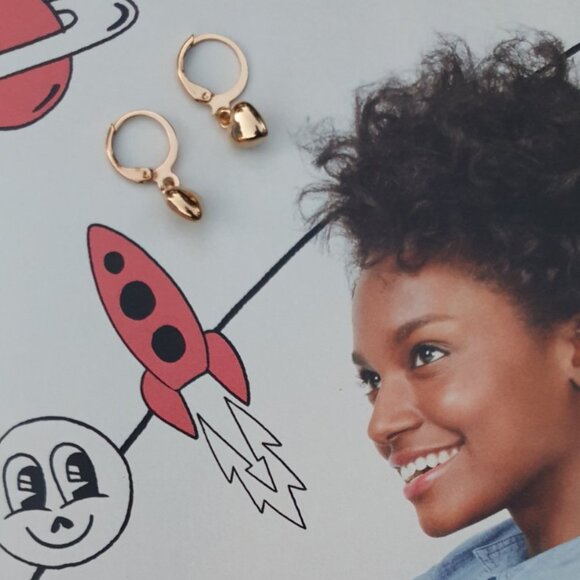 Heart Gold Dangle Earrings Charm Women Fashion Casual Formal Jewelry Gift - Picture 1 of 3